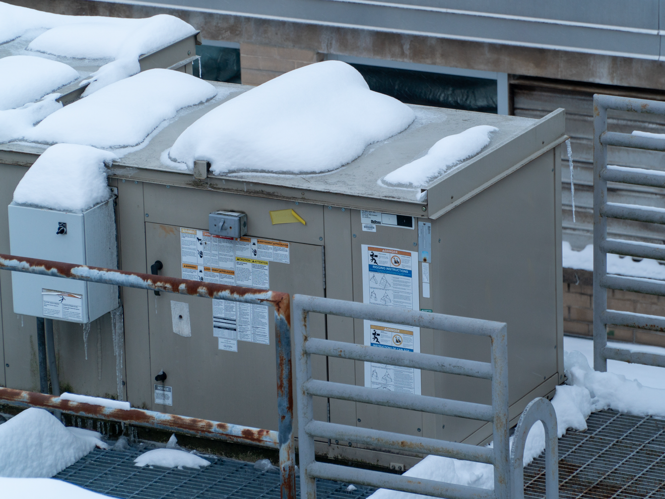 Siren rugged outdoor cellular antenna built to withstand extreme temperatures and harsh weather conditions for reliable year-round connectivity.