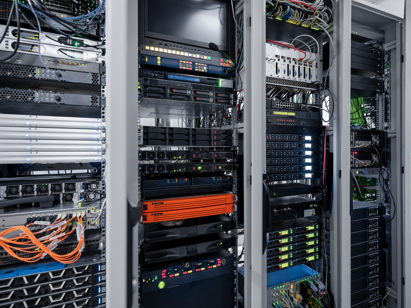 Network server racks with compact antennas installed in a high-density IT environment.