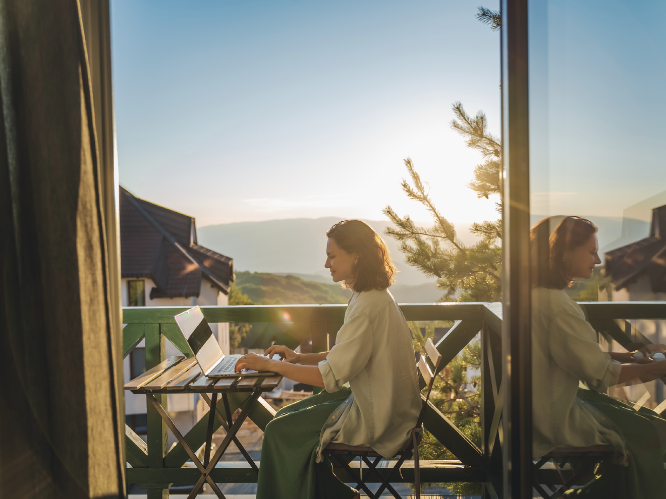 Professional working remotely outdoors with reliable cellular internet for business connectivity