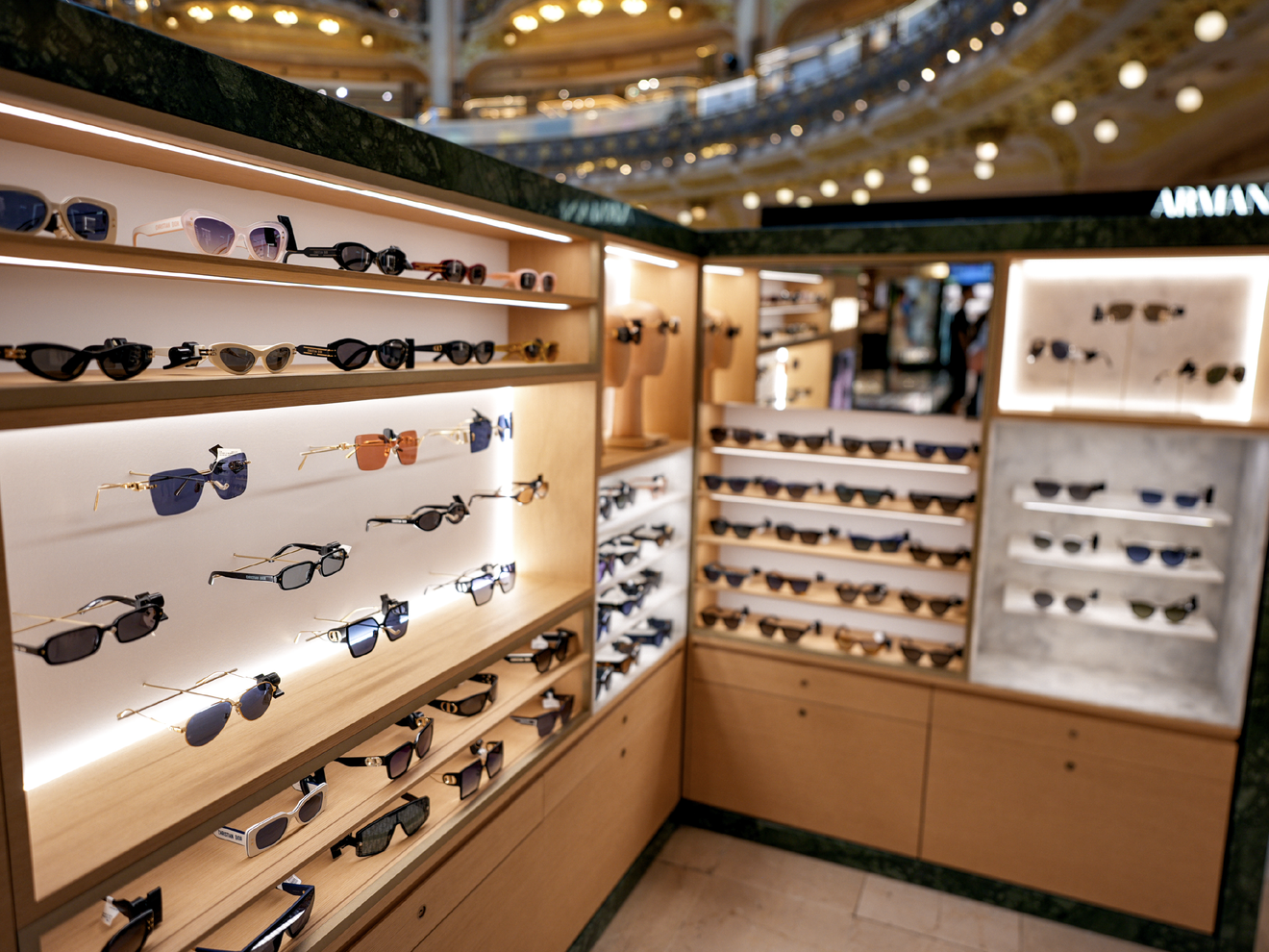 Retail eyewear store using cellular internet for reliable point-of-sale and business connectivity